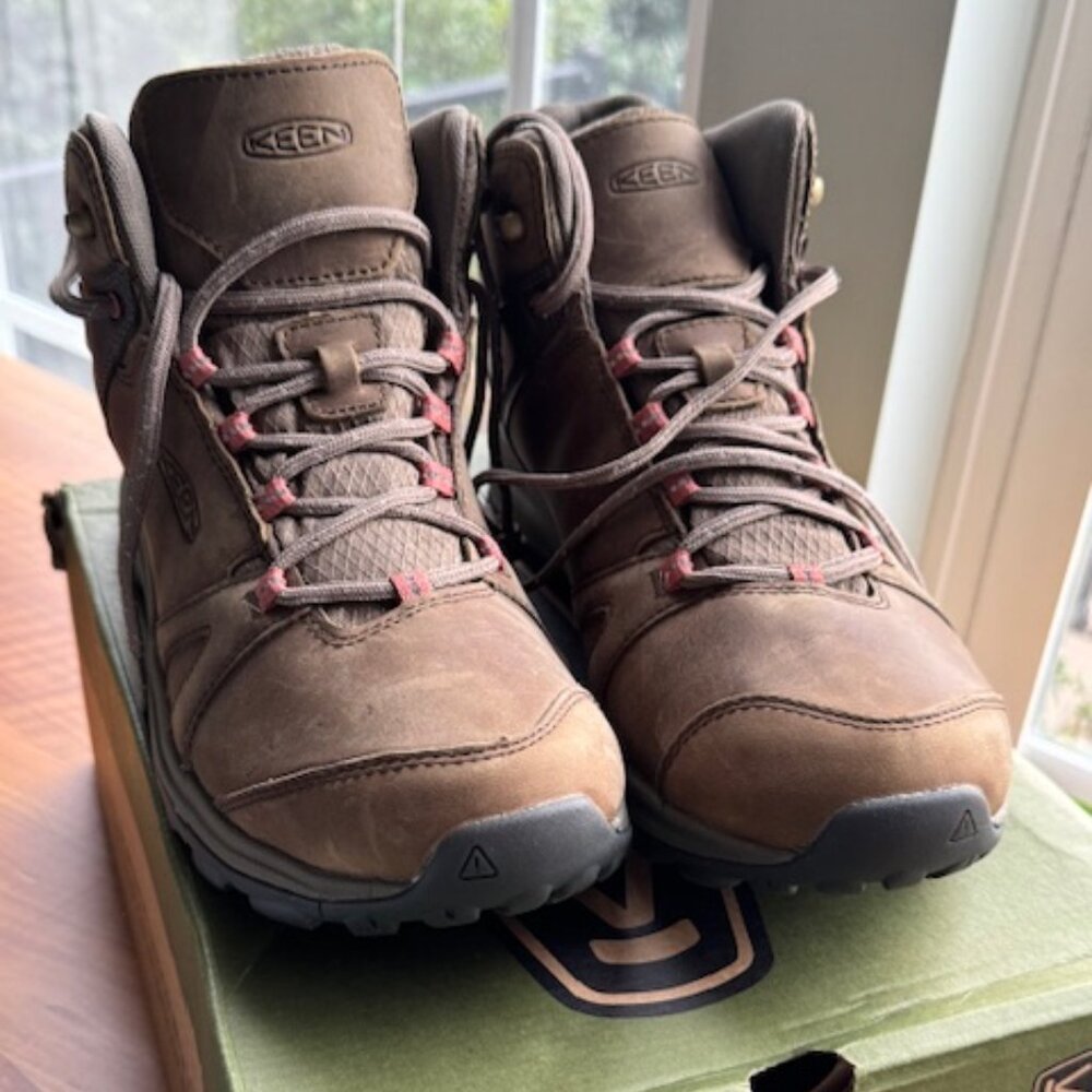 Keen Terradora II Mid Boot - Size 11   NEW - NEVER WORN